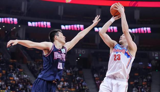 广东男篮与新疆男篮比赛