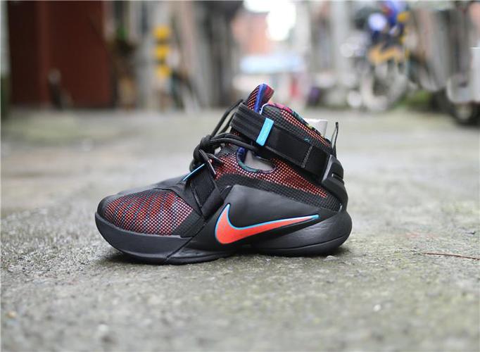 耐克詹姆斯士兵9