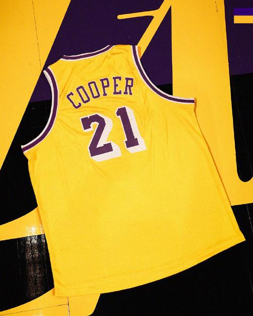 湖人队退役了几件球衣