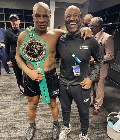 小罗伊琼斯与泰森的比赛