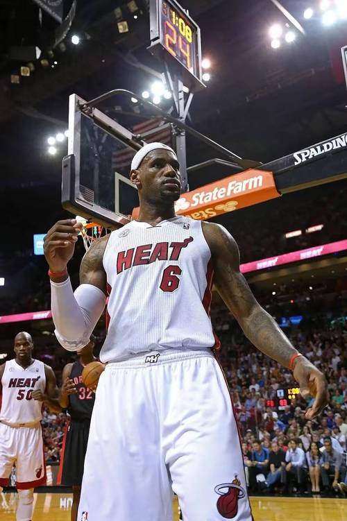 詹姆斯转会热火细节