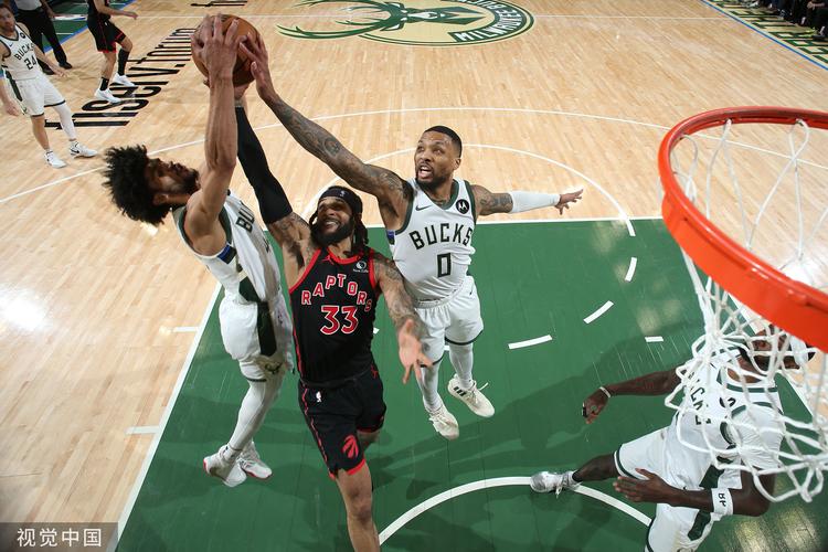 雄鹿对战猛龙第一场季后赛