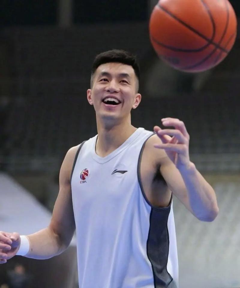 郭艾伦为啥没入国家队