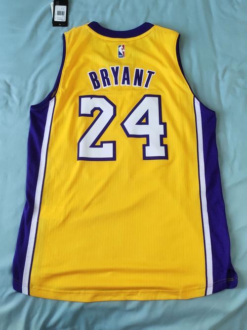 科比8号球衣是在哪个队