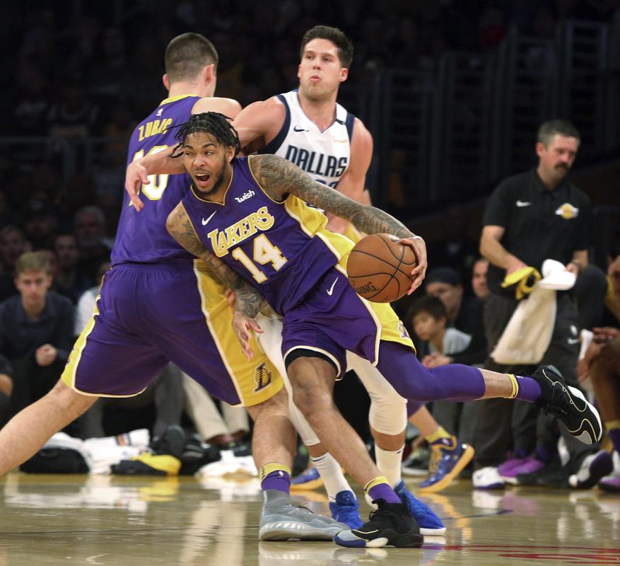 湖人与独行侠的现场比分