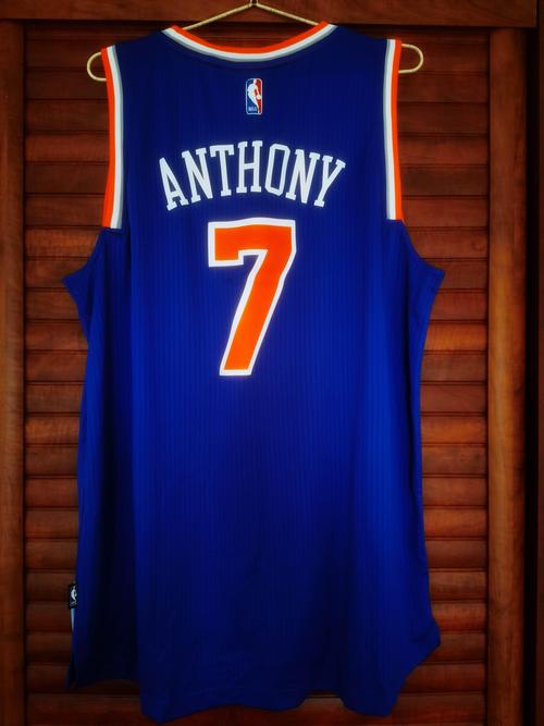 湖人安东尼几号球衣