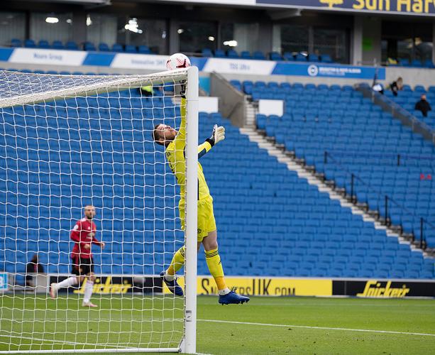 中国世界杯击中门柱