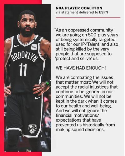 他在打篮球翻译