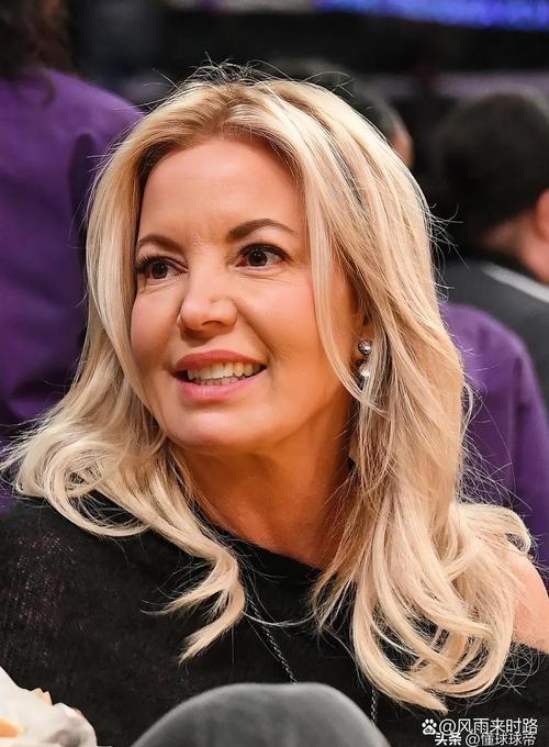湖人队老板的两个女儿
