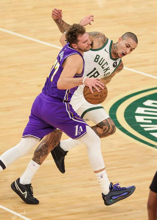 雄鹿vs湖人V17版本发布.安卓立即玩.org