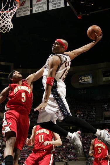 谁说服卡特把首发让给乔丹的