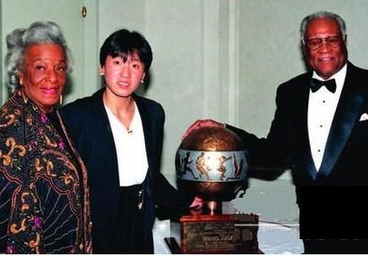 杰西欧文斯在1936年奥运会上取得了