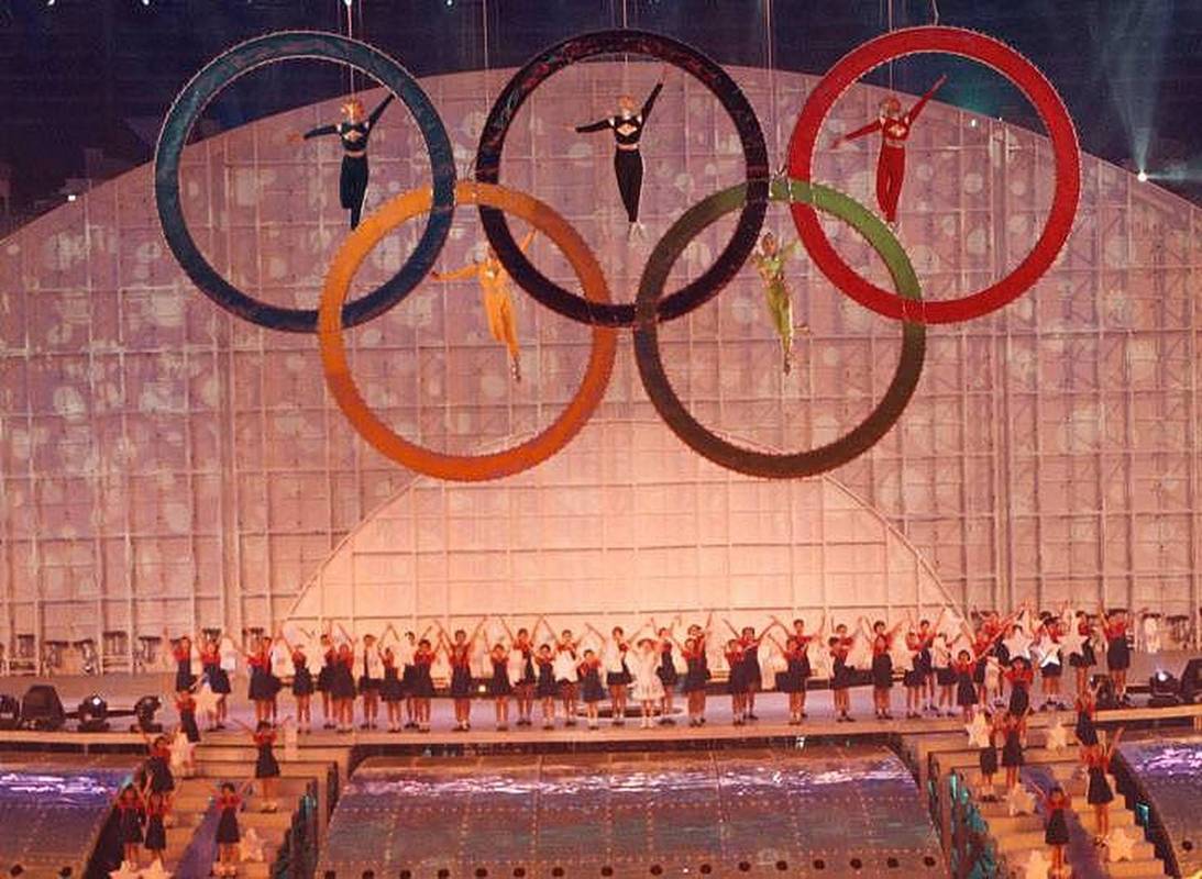 雅典奥运会开幕式精彩绝伦,可以堪称一流