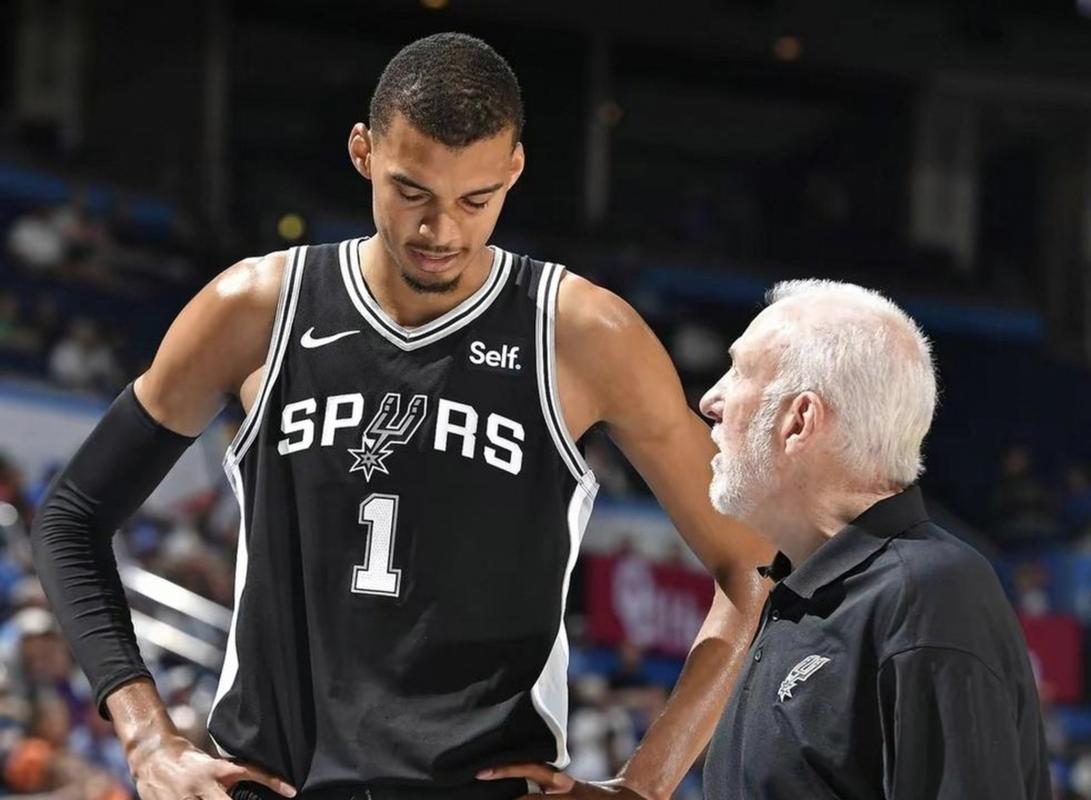 合理冲撞区防守撞人犯规嘛