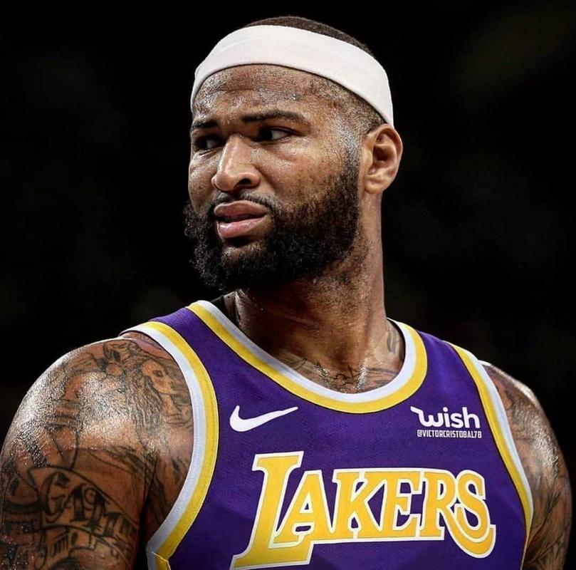 考辛斯还在湖人嘛