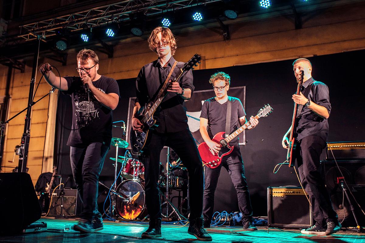 老鹰乐队几个主唱