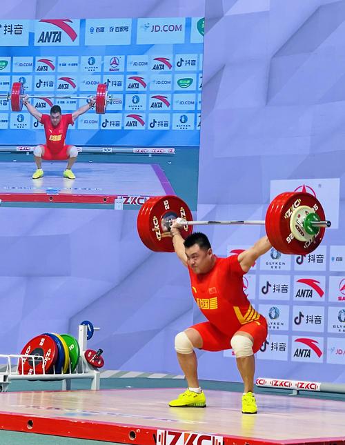 举重重量级世界纪录多少公斤以上