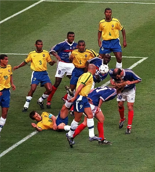 98年世界杯决赛：那场不正常的胜利，背后藏着怎样的秘密？