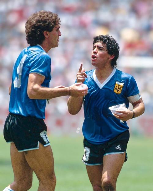 1986世界杯：阿根廷与英格兰的激情碰撞，点球大战见证足球传奇！