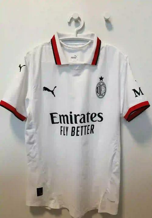 7号传奇：AC米兰球衣的传承之光