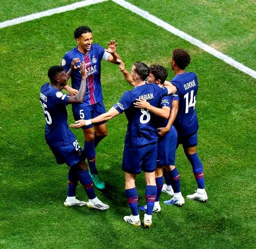 98世界杯：法国与巴西的激情碰撞，谁才是王者之师？