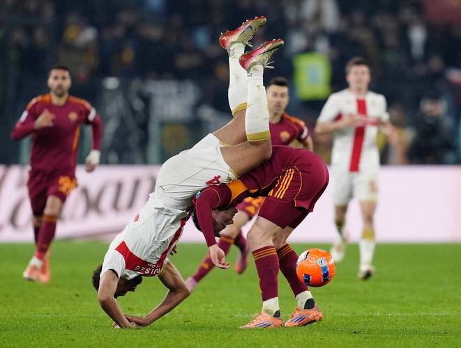 23日足球盛宴：精彩对决，悬念迭起！