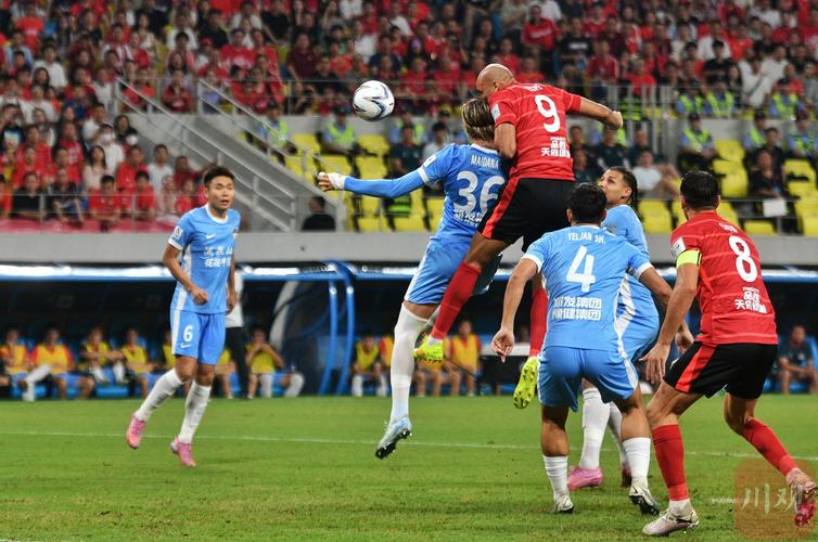 2021足协杯：激情四溢的绿茵战场，英雄辈出的瞬间