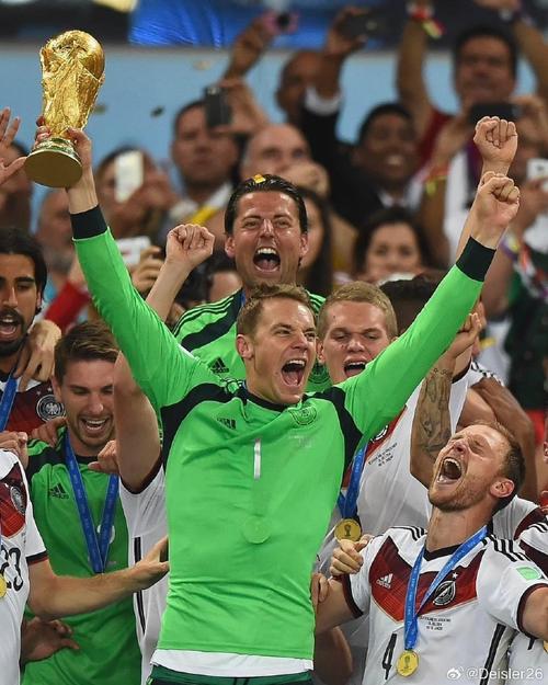 2020欧洲杯名场面：激情燃烧，泪水与欢笑并存