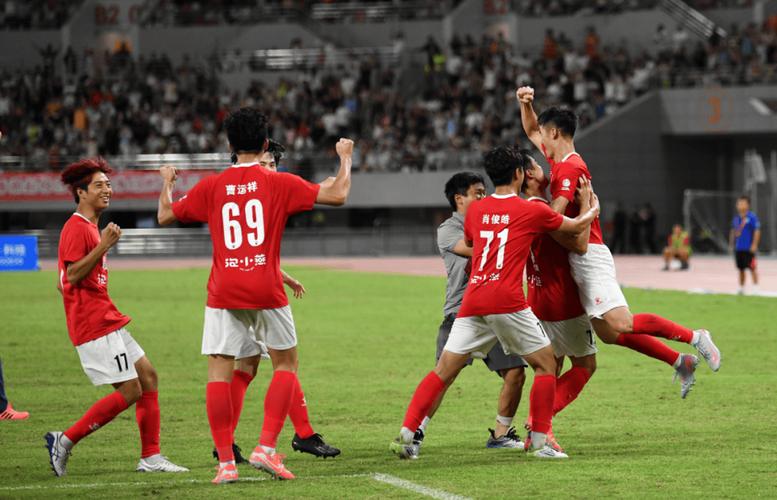 2015中超：烽火燃遍绿茵场，激情点燃球迷心