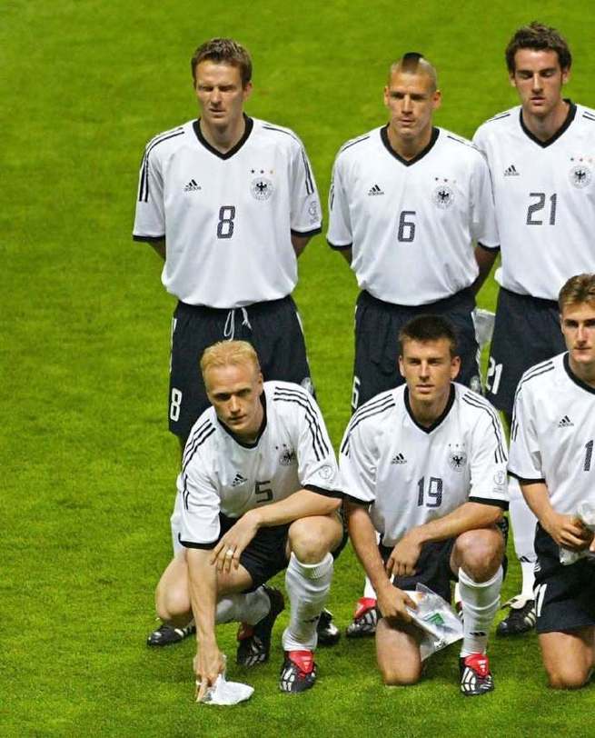 2002世界杯德国队：激情四溢的绿茵征途，谁还记得他们的辉煌时刻？